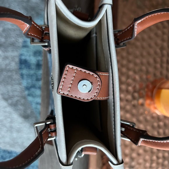 Tory burch used only once it is small super comfortable - Picture 5 of 5